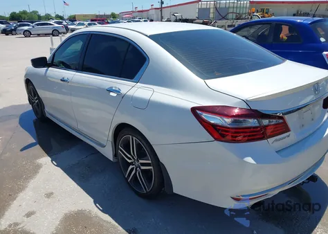 2017 Honda Accord Sport z USA, uszkodzony, nr VIN 1HGCR2F5XHA214793